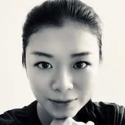 吳秋儀 飾演 Stephanie