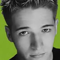 Luke Smith - 芭比之聖誕歡歌演員 飾演Freddy (voice)