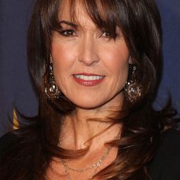 Susan Schneider 飾演 Self