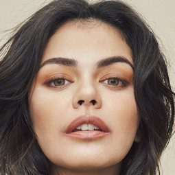 珍妮·古鐵雷斯 - Ngayon Kaya演員 飾演AM