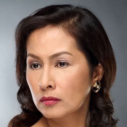 Melissa De Leon 飾演 Juanita