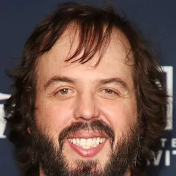 安格斯森遜 飾演 Organic Mechanic