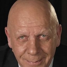 Sverre Røssummoen 飾演 Minken