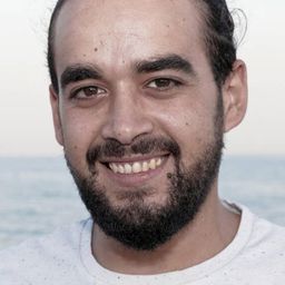 Hamid Rahmi 飾演 Joe