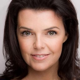 Narelle Ahrens - Tongan Ninja演員 飾演Pink Fairy