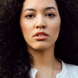 Vanessa Ifediora - 貝爾法斯特演員 飾演Miss Lewis