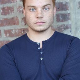 Paul McCallion 飾演 Morgan (Sophie's Assistant)