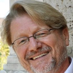 Géza D. Hegedűs 飾演 Professor