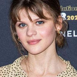 Céleste Brunnquell 飾演 Rosa