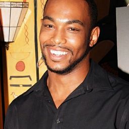 Roger Edwards 飾演 Todd