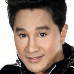 Ekkachai Srivichai 飾演 Mod Dum / Kornkanok