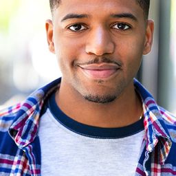 Michael King 飾演 Lambda Brother