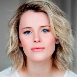 夏洛特奧賓 - Roméo et Juliette演員 飾演Juliette Véronneau