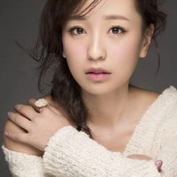 汪晴 飾演 Student