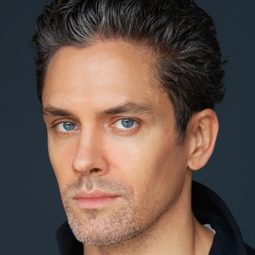 尼爾·布萊索 - 蘇西的秘密演員 飾演Brady Wren