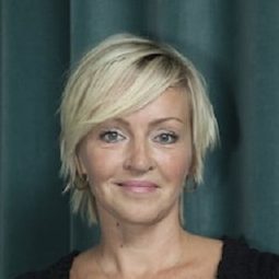 Lone van Roosendaal 飾演 Sylvia Maduro