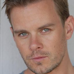 Morgan Kelly 飾演 Ian La Foret