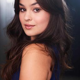 Emma Nasfell 飾演 Junie