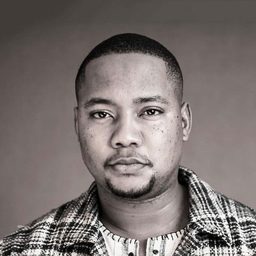 Siya Sepotekele 飾演 Charles