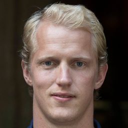 艾瑞克·福爾斯塔德 飾演 Simen Evjen