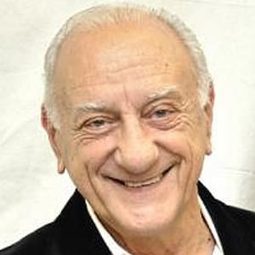 Jorge D'Elía 飾演 Medic