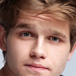 Artem Gubin 飾演 Sashka Lavrov