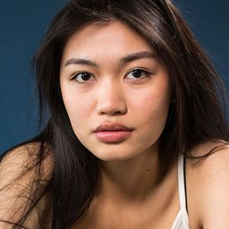 Nhung Hong 飾演 Sarah