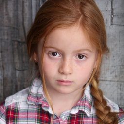 Skylar Gray 飾演 Michelle