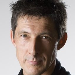 彼得·溫菲德 飾演 Dr. Ivan Slavicky