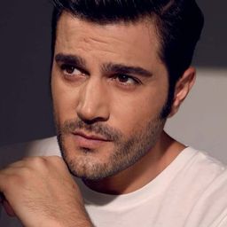 Burak Sevinç 飾演 