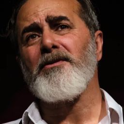 Hadi Eftekharzadeh 飾演 