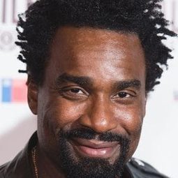 奧里斯·埃胡羅 - 珍重愛情演員 飾演Izu