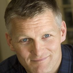 蔡斯·凱利 飾演 Armand