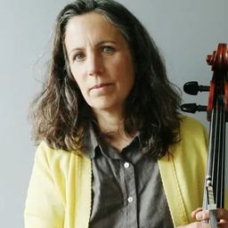 Lori Goldston 飾演 "Dionysus" Extra