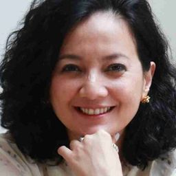 哲·米妮·迪奧 飾演 Ibu Dita