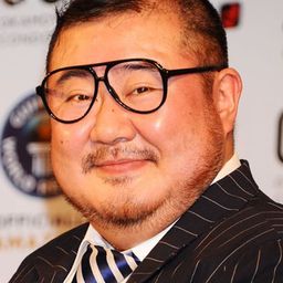 芋洗阪係長 - 劇場版 秘密X戰士 幻影甜心演員 飾演Oshiripuripuriya