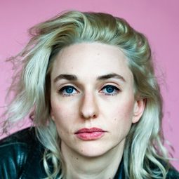 Hannah Ehrlichmann - 東德名模日記演員 飾演Marina