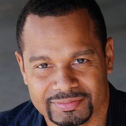 Wolfgang Bodison - Richard Peter Johnson演員 飾演Fernand Amadeus