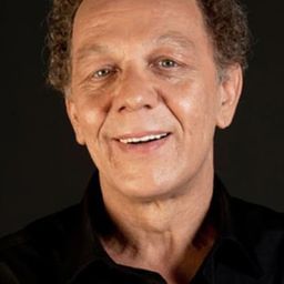 Levent Öktem 飾演 