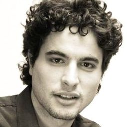 Rubén Arroyo 飾演 Rafael