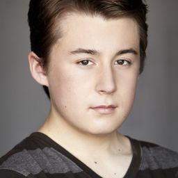 馬修·J·伊凡斯 飾演 Garrett Tiara