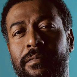 Faisal Al-Amiri 飾演 