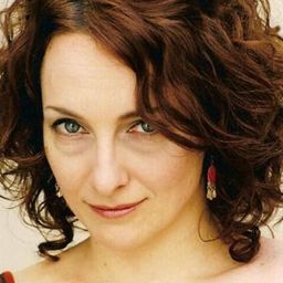 瑪拉·碧斯特利 飾演 Myriam