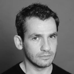 Kieran O'Brien - The Watchman演員 飾演Lee Simpson