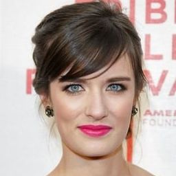 安娜·伍德 飾演 Monica