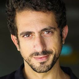 Gil Cohen 飾演 Yoni