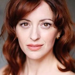 Amy Ellen Richardson 飾演 Florinda