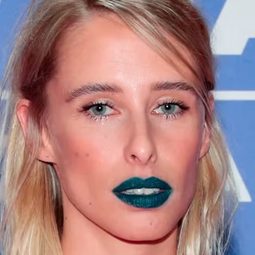 奧莉維亞·巴格利維 - 邪惡英雄演員 飾演Laura