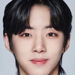 崔乘訓 - 整容液演員 飾演Manager's (voice)