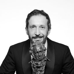 薩爾瓦多·卡爾沃 - 高峰嶺擊導演